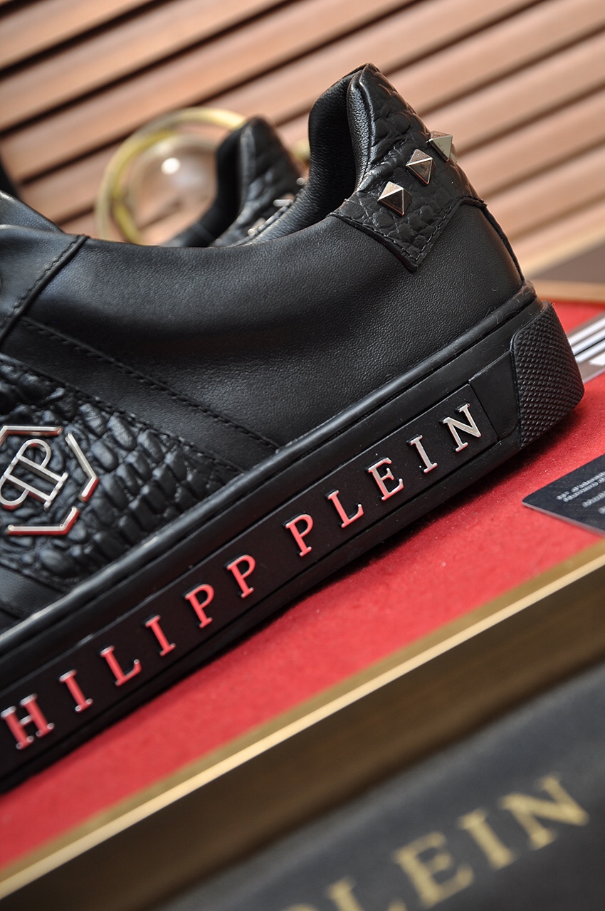 Philipp Plein Low Top Sneakers 2 - vstockx