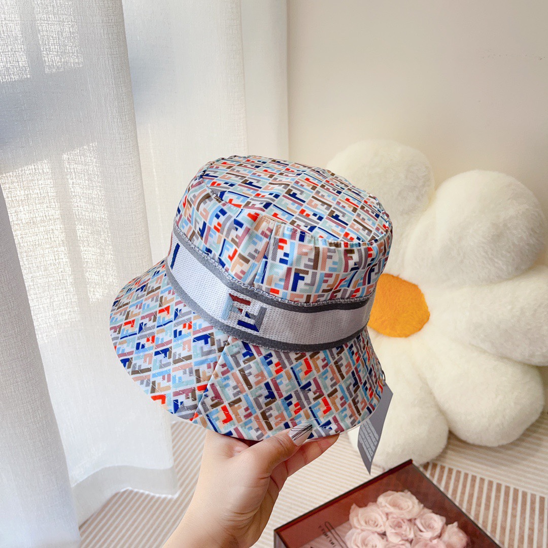 Streetwear Hat Fendi 329372 - vstockx