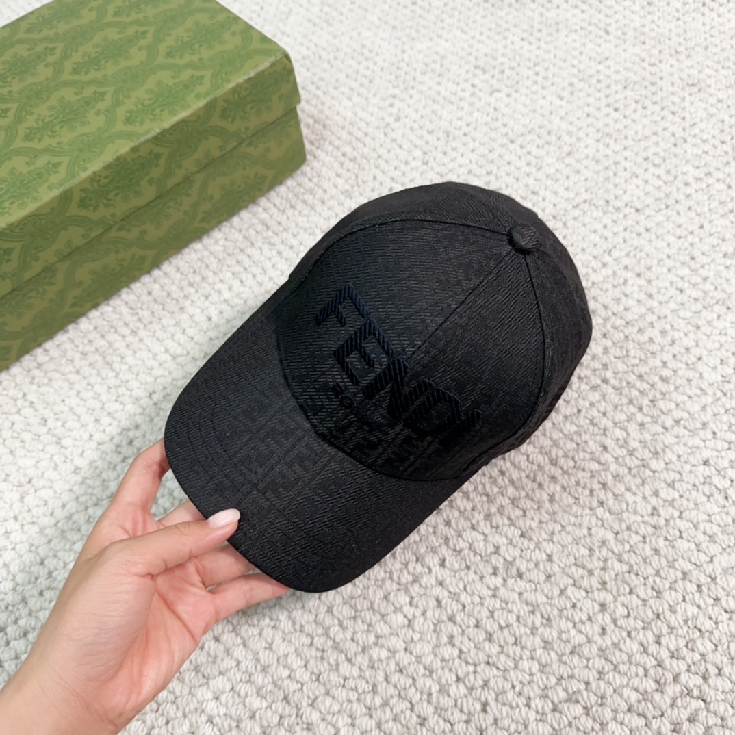 Streetwear Hat Fendi 329353 - vstockx