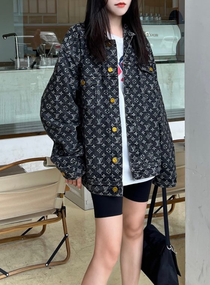 Clothes Louis Vuitton 1327 - vstockx