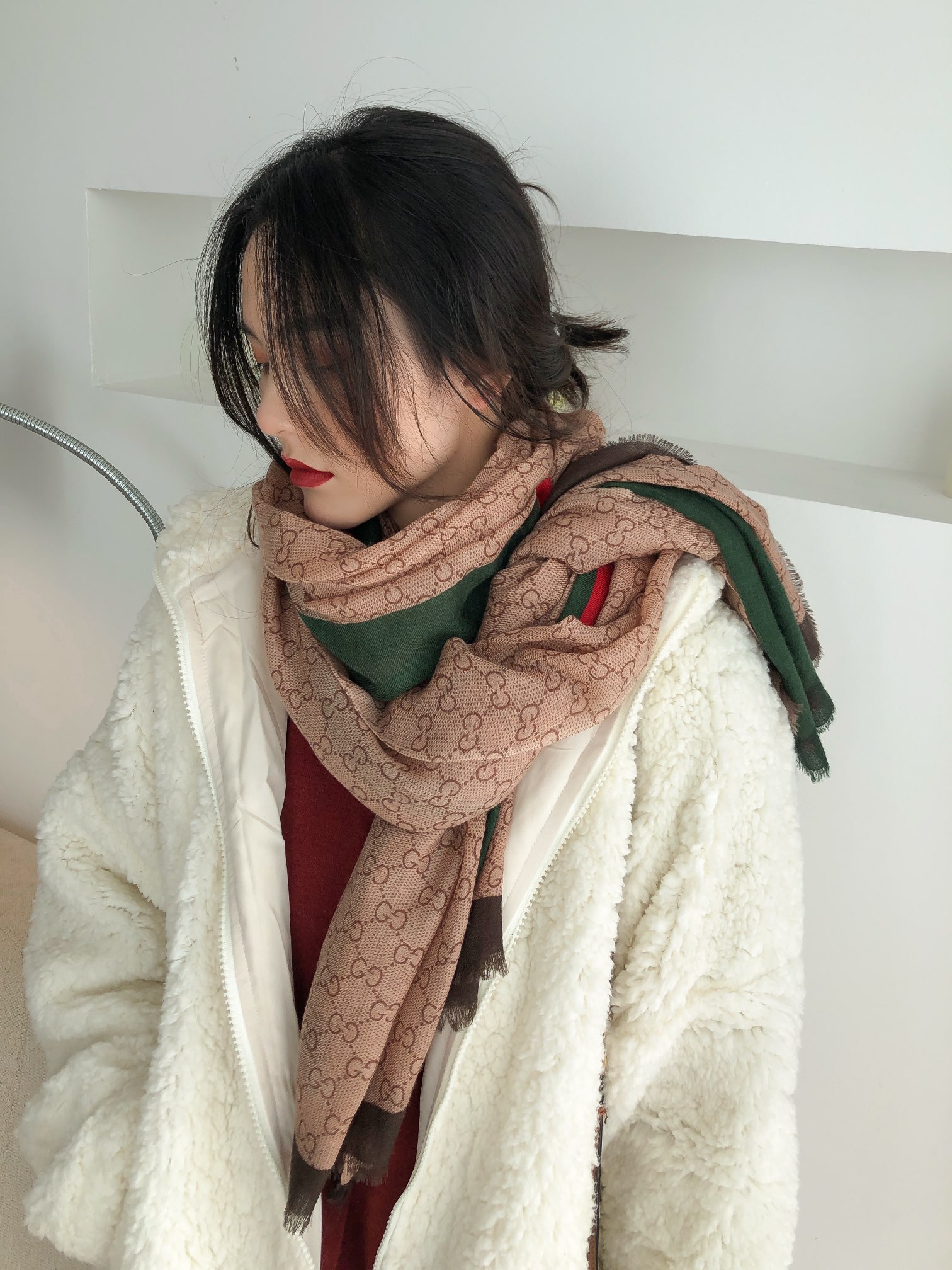 Streetwear Scarf GUCCI 328981 SIZE:110x200cm - vstockx