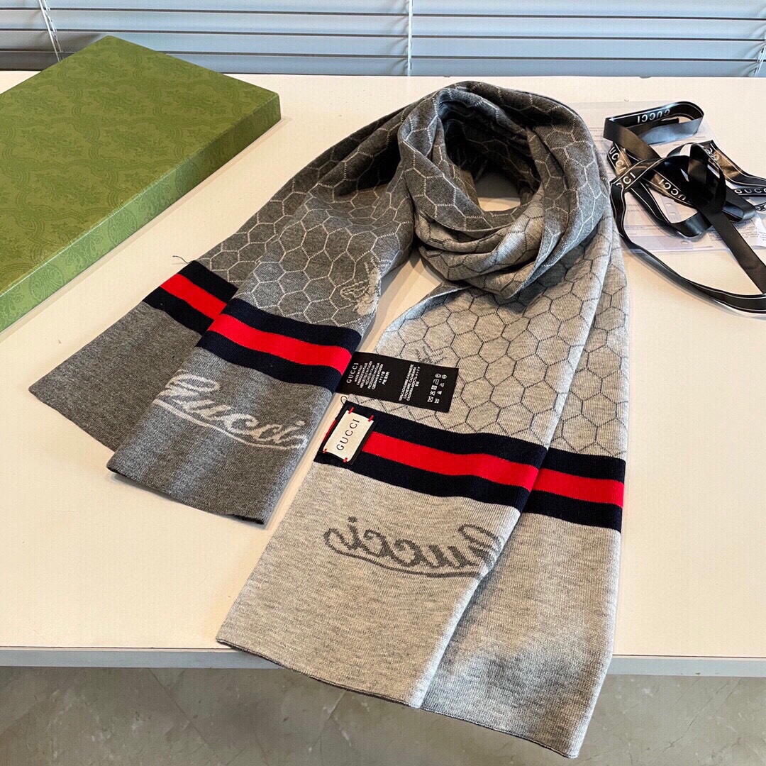 Streetwear Scarf GUCCI 329068 size:32*180cm - vstockx
