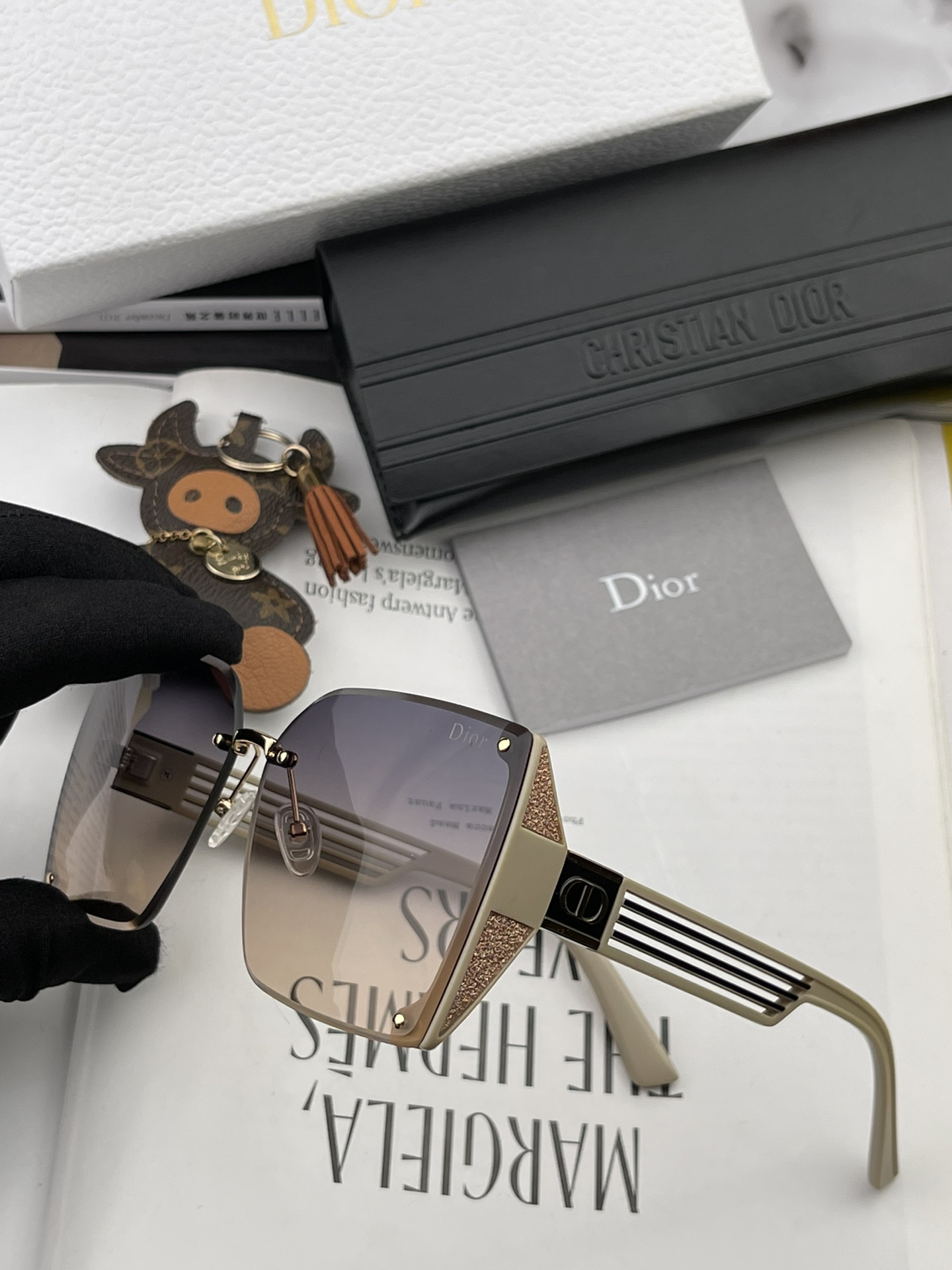 sunglasses Dior CD2220 - vstockx