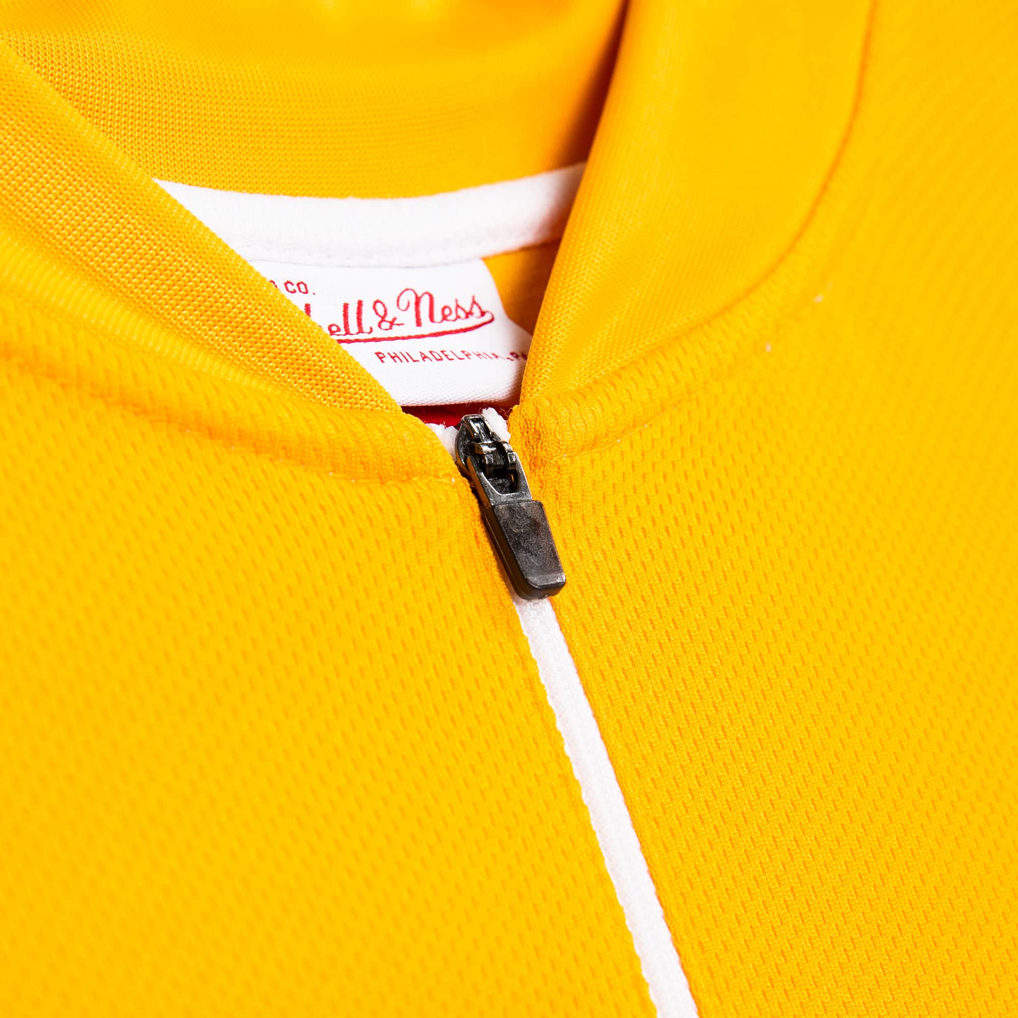 Authentic Los Angeles Lakers 2000-01 Shooting Shirt - vstockx