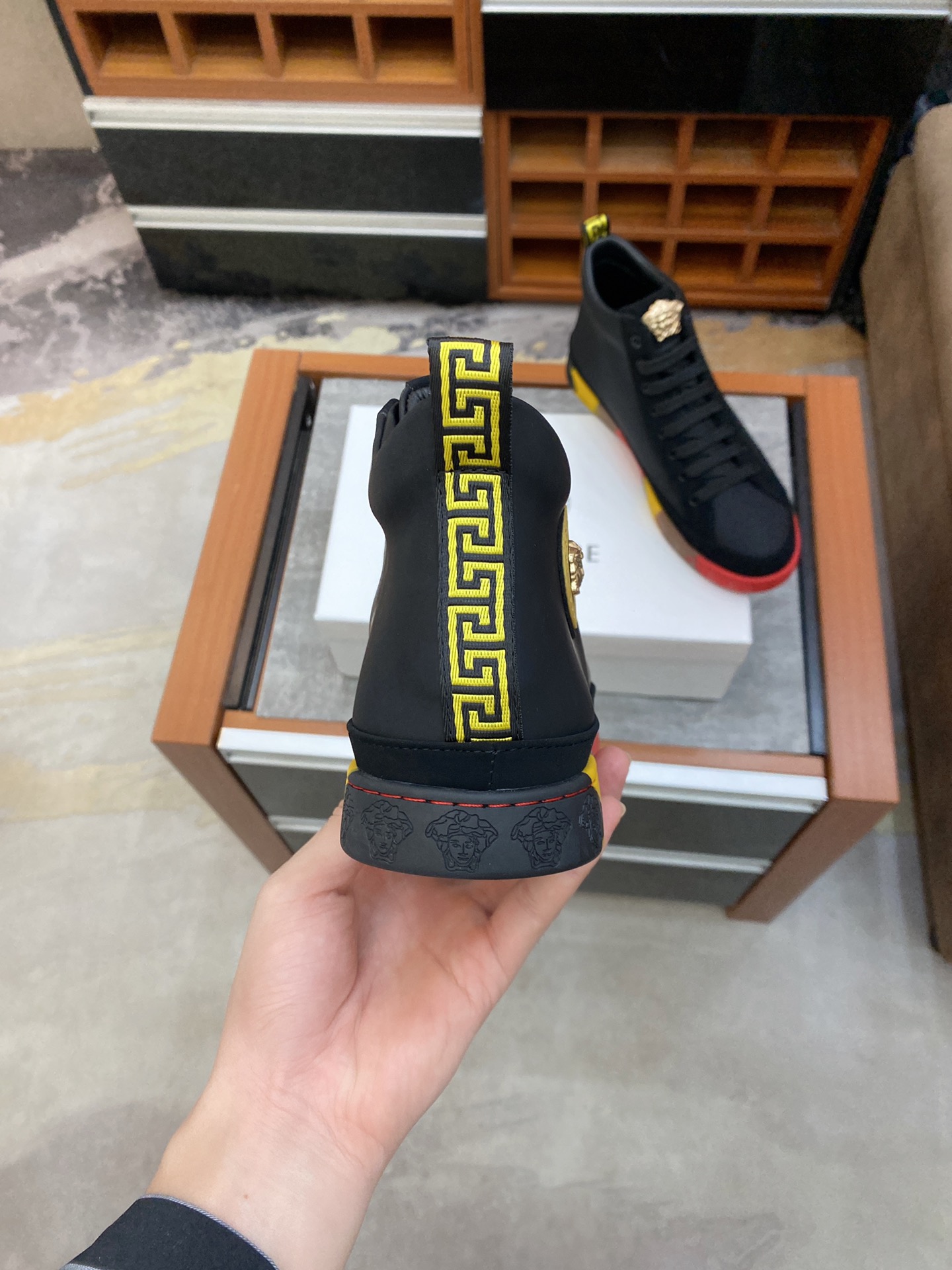 Versace Greca Sneaker 18 - vstockx