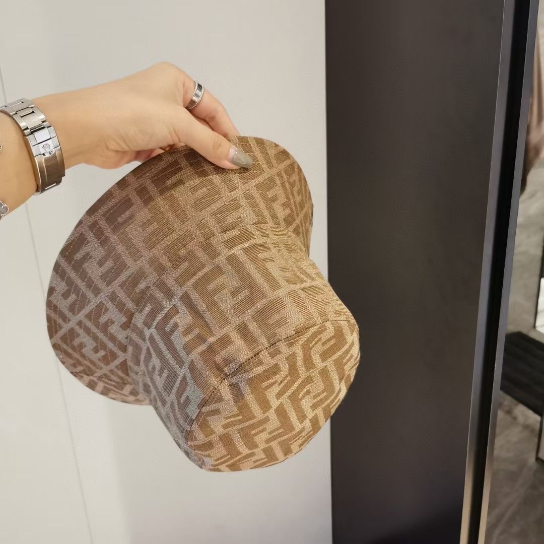 Streetwear Hat Fendi 329370 - vstockx