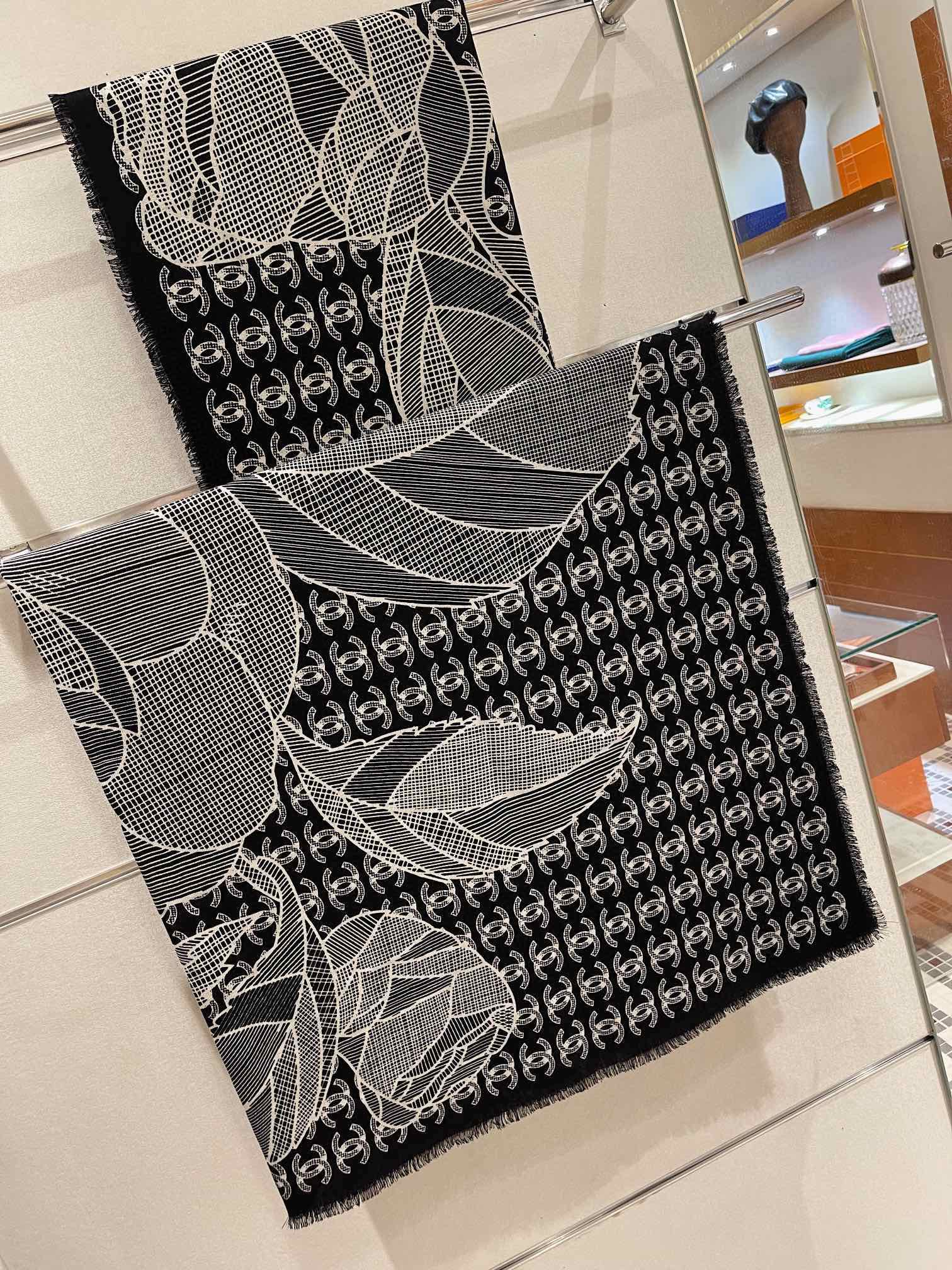 Streetwear Scarf CHANEL 328999 - vstockx