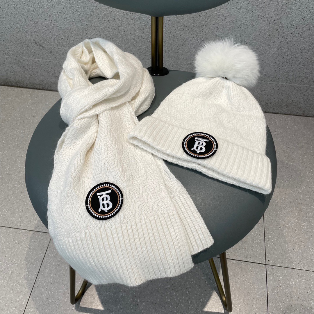 Hat & Scarf Burberry 2 - vstockx