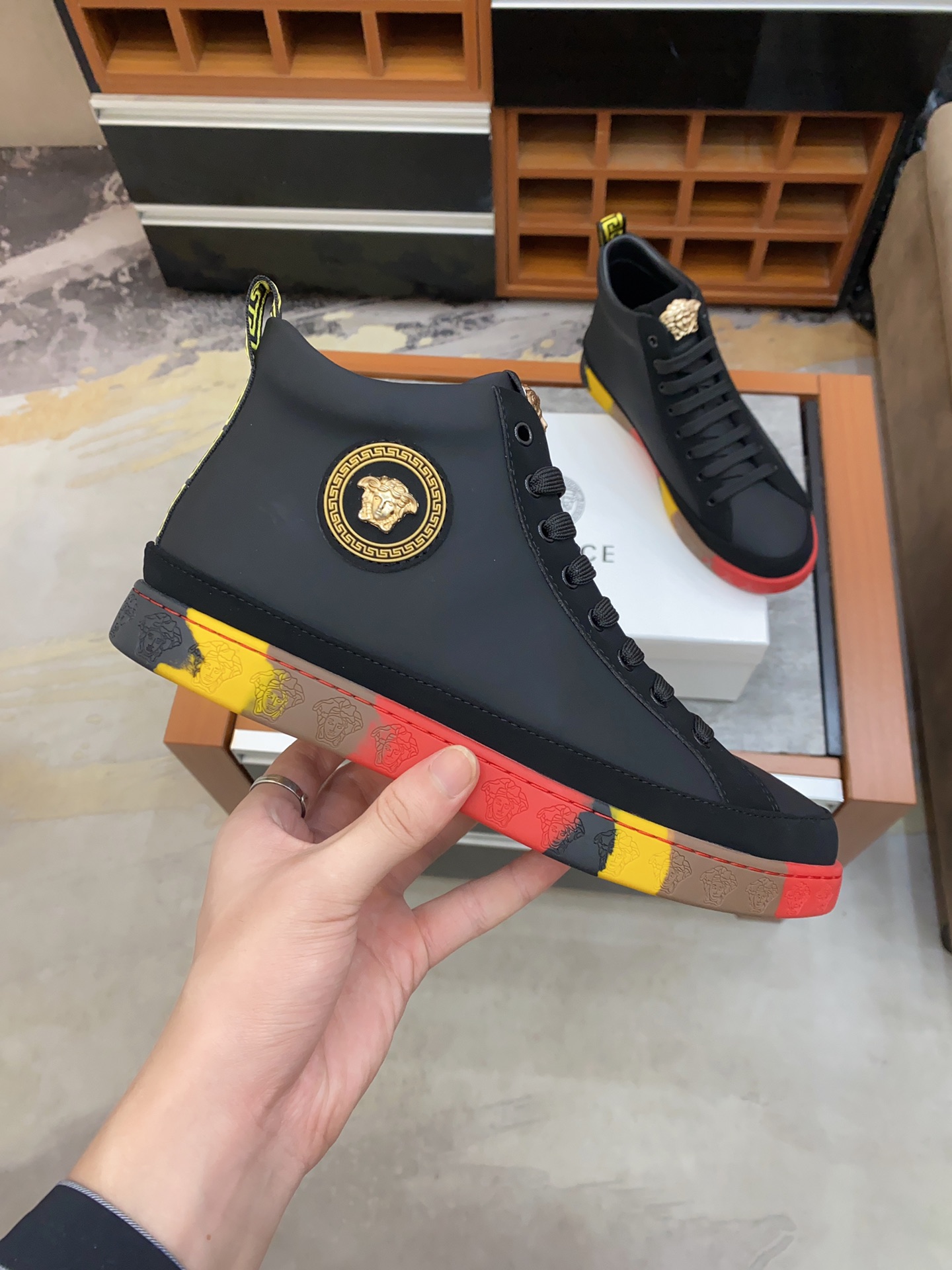 Versace Greca Sneaker 18 - vstockx