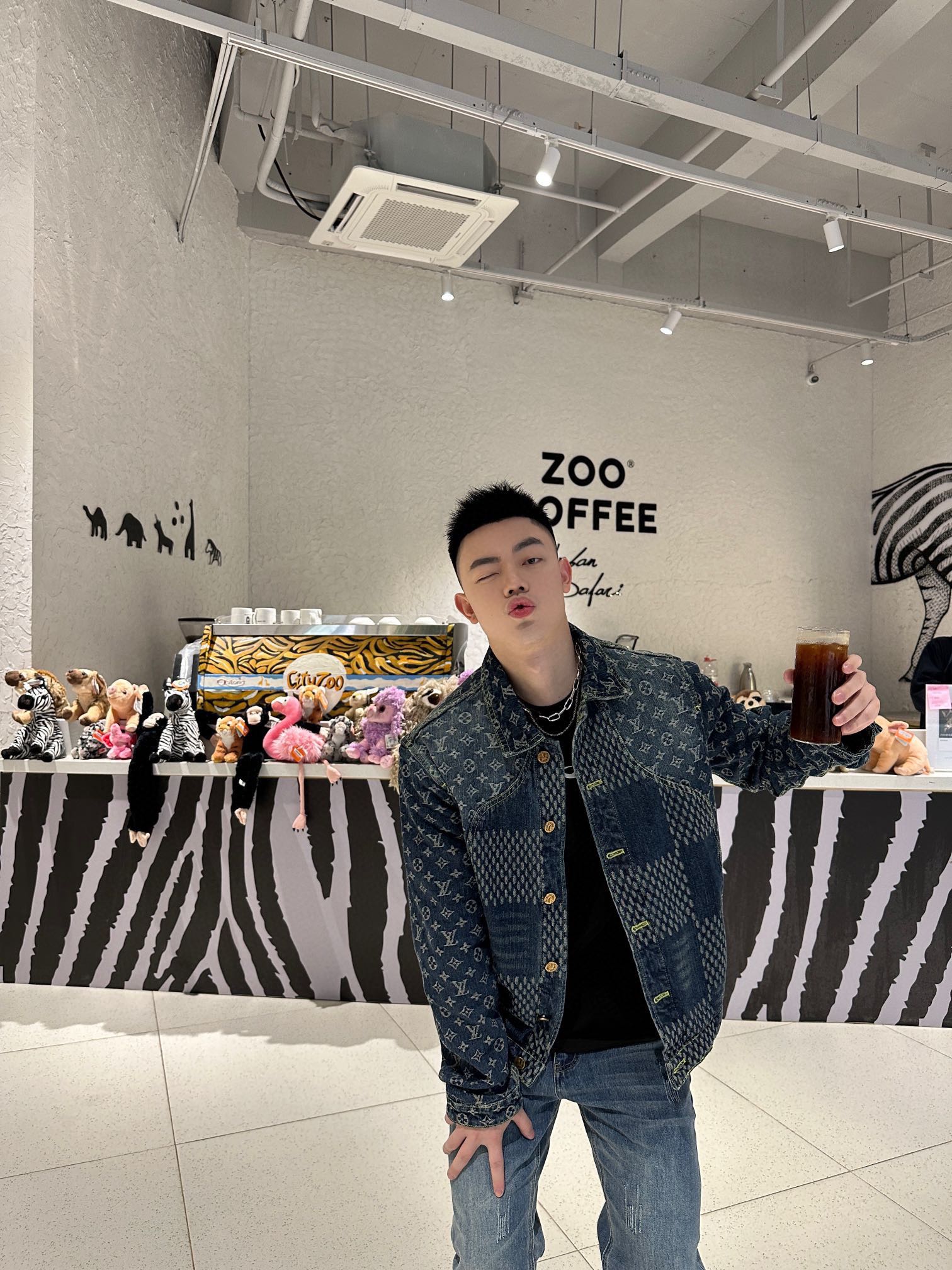 Clothes Louis Vuitton 1325 - vstockx