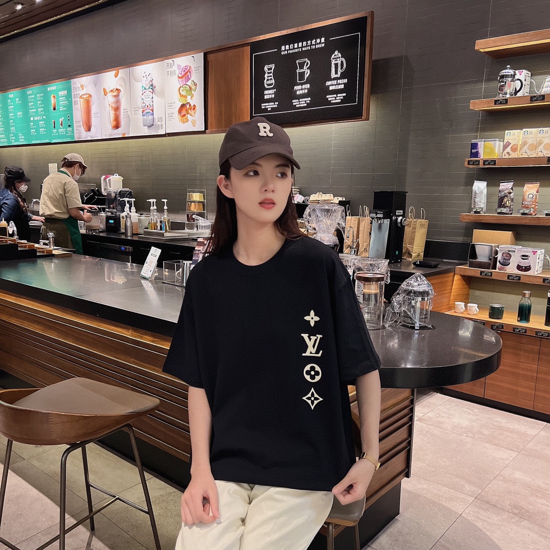 Clothes Louis Vuitton 441 - vstockx