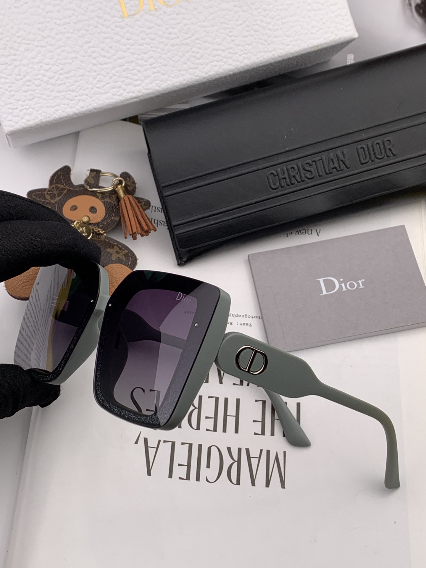 sunglasses Dior D6227 - vstockx
