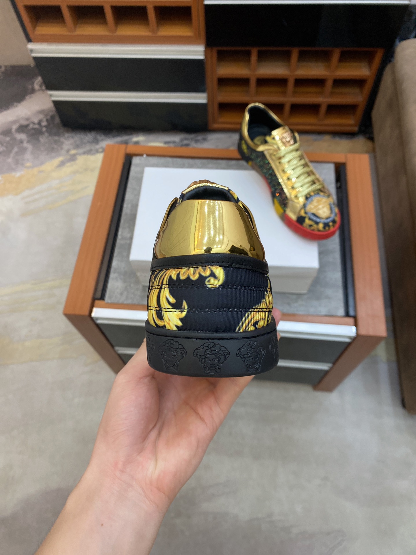 Versace Greca Sneaker 10 - vstockx