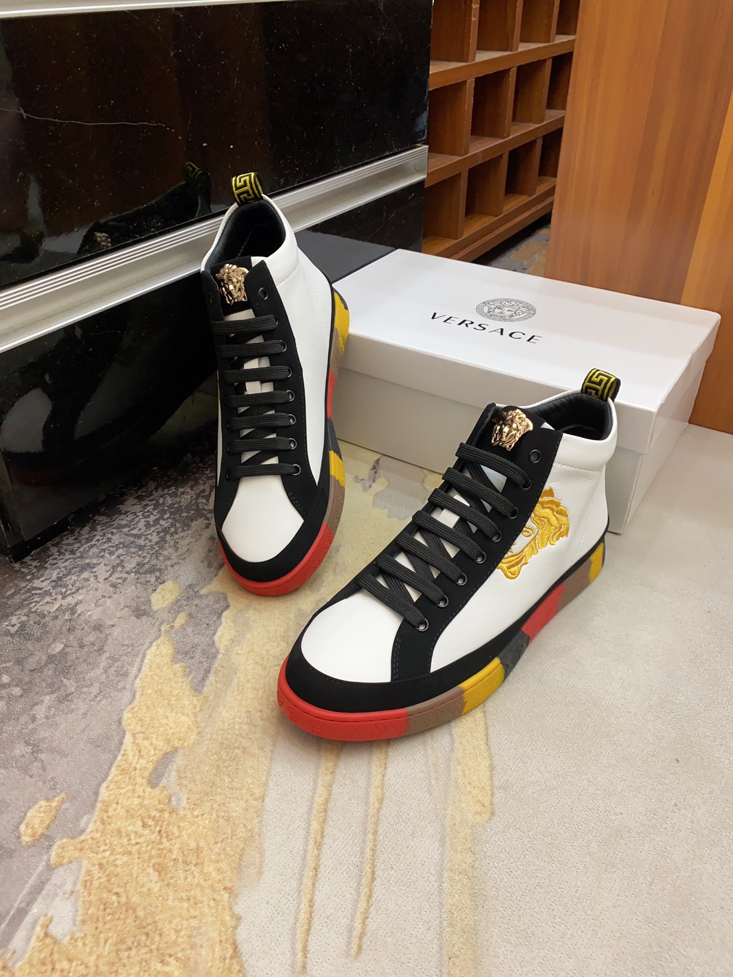 Versace Greca Sneaker 20 - vstockx