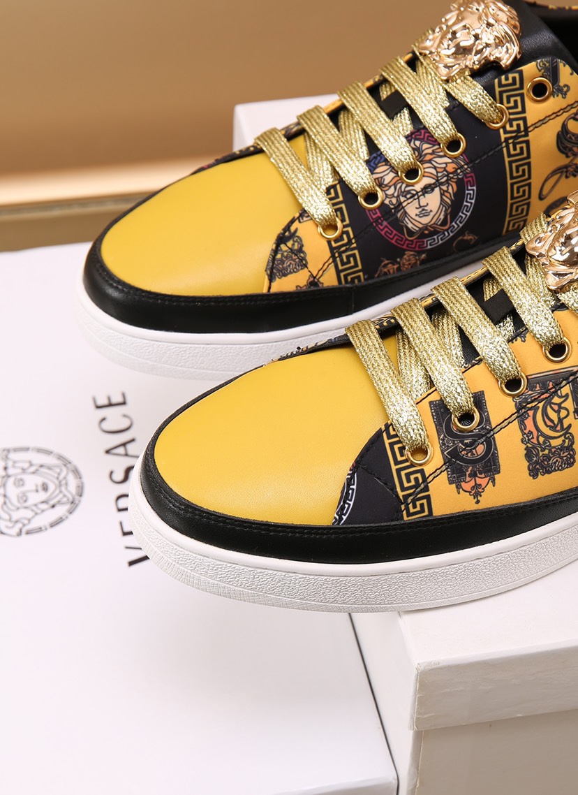 Versace Greca Sneaker 25 - vstockx