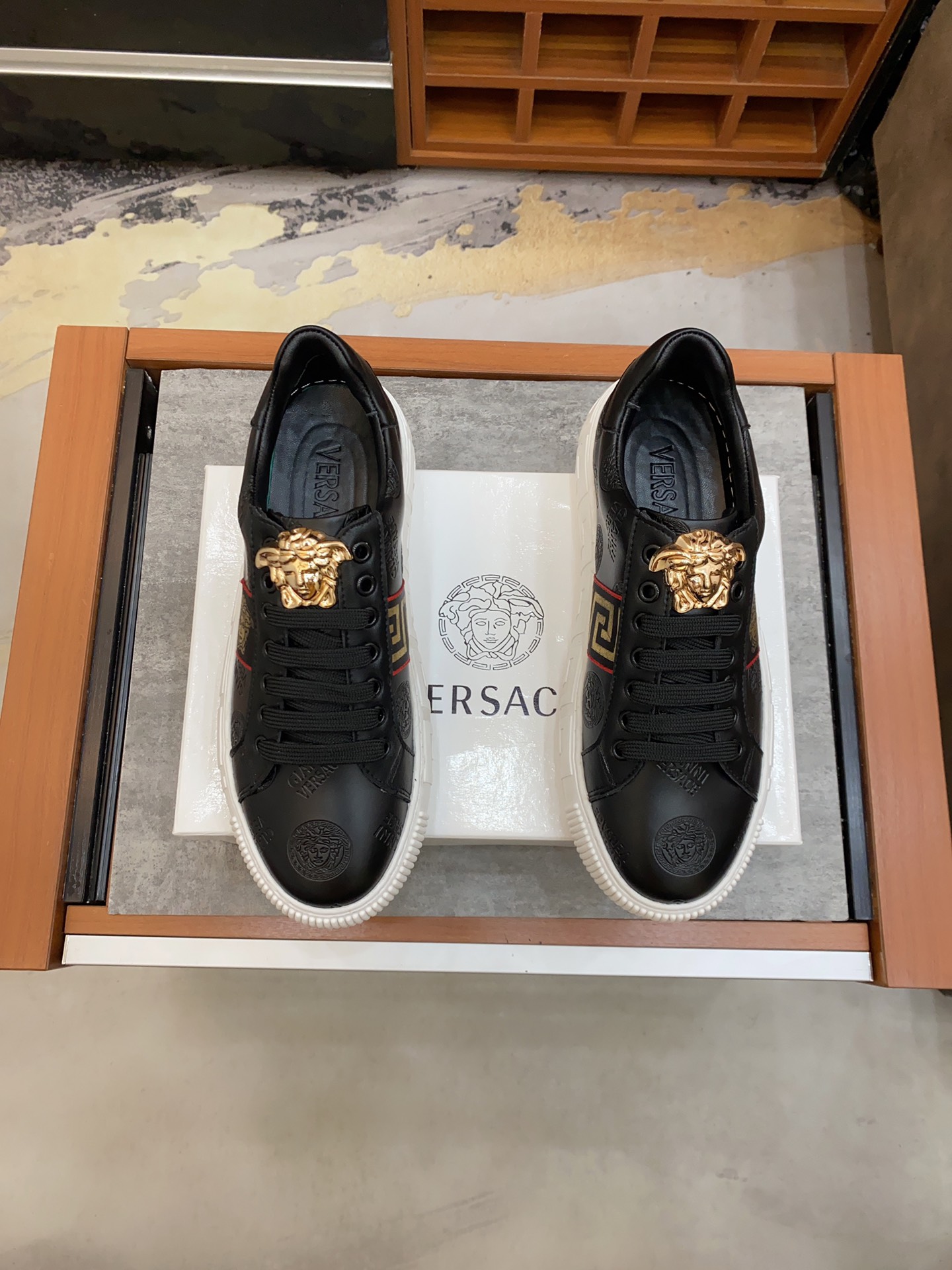 Versace Greca Sneaker 6 - vstockx
