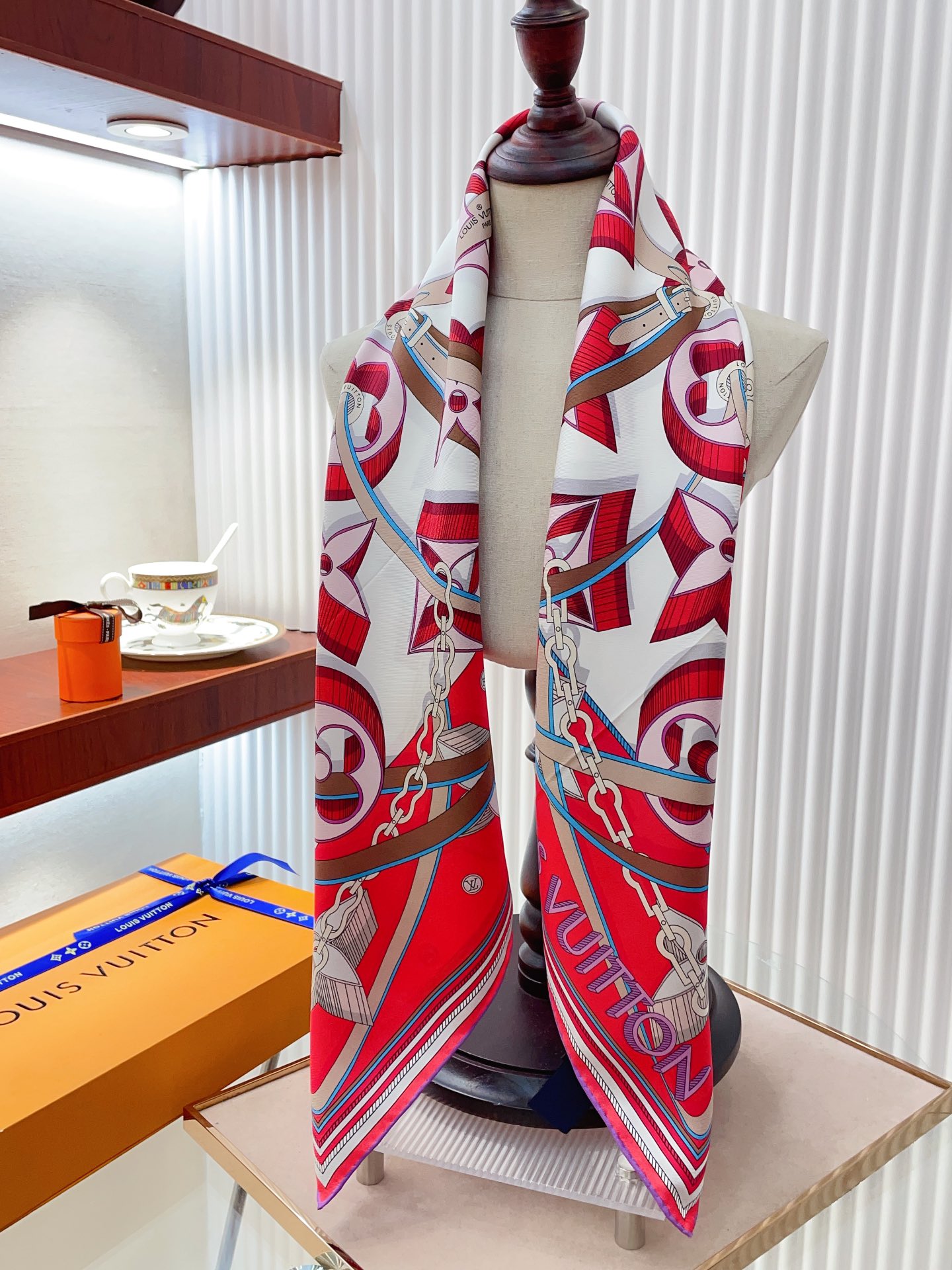 Streetwear Scarf LV 328782 SIZE:90cm*90cm - vstockx