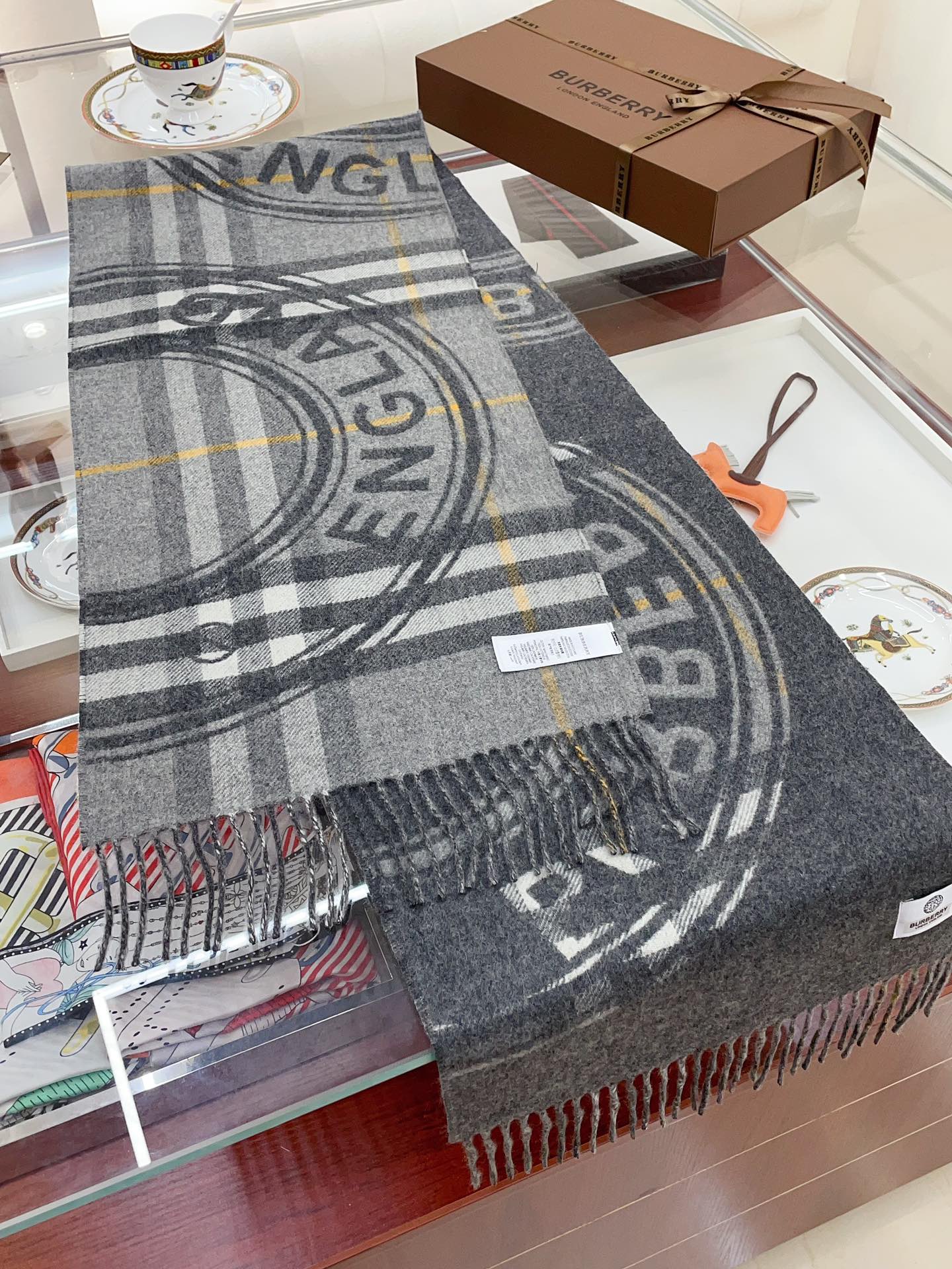 Streetwear Scarf Burberry 328790 SIZE:30*180cm - vstockx