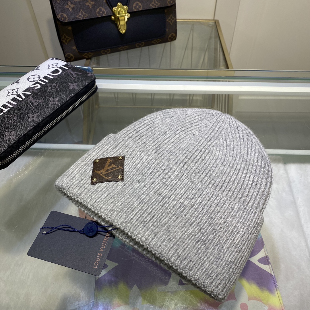 Hat & Scarf Louis Vuitton 3 - vstockx