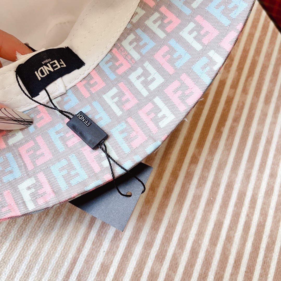 Streetwear Hat Fendi 329371 - vstockx