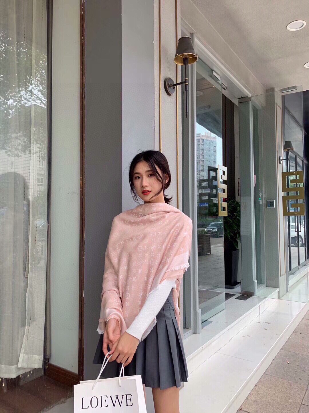 Streetwear Scarf LV 328942 SIZE:140*140cm - vstockx