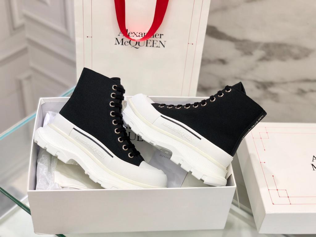 Alexander McQueen Tread Slick Lace Up Boot Black White (W) - vstockx