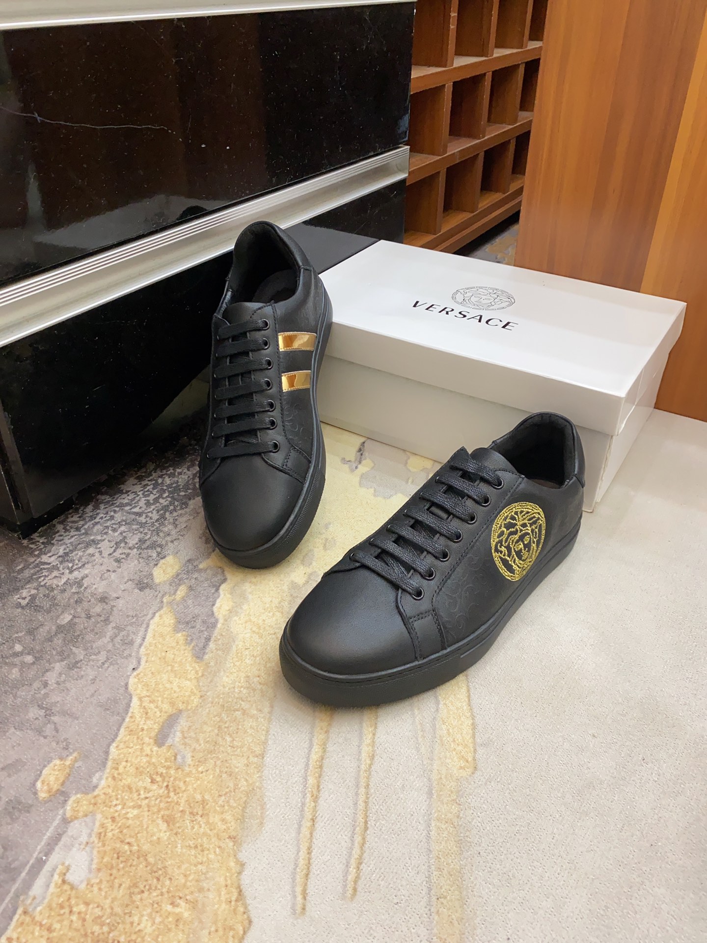Versace Greca Sneaker 2 - vstockx
