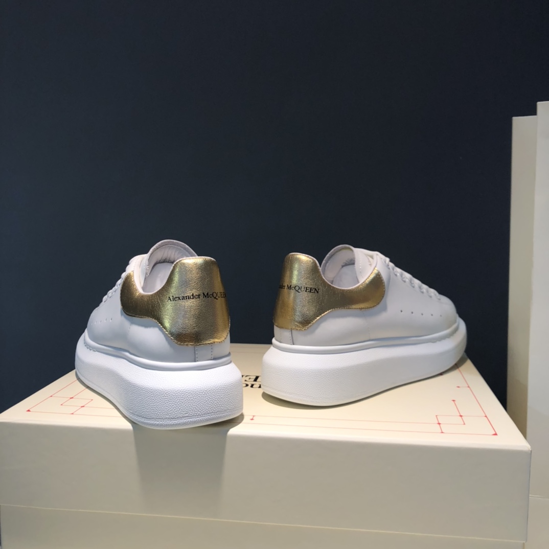 Alexander McQueen Oversized Light Gold (W) - vstockx