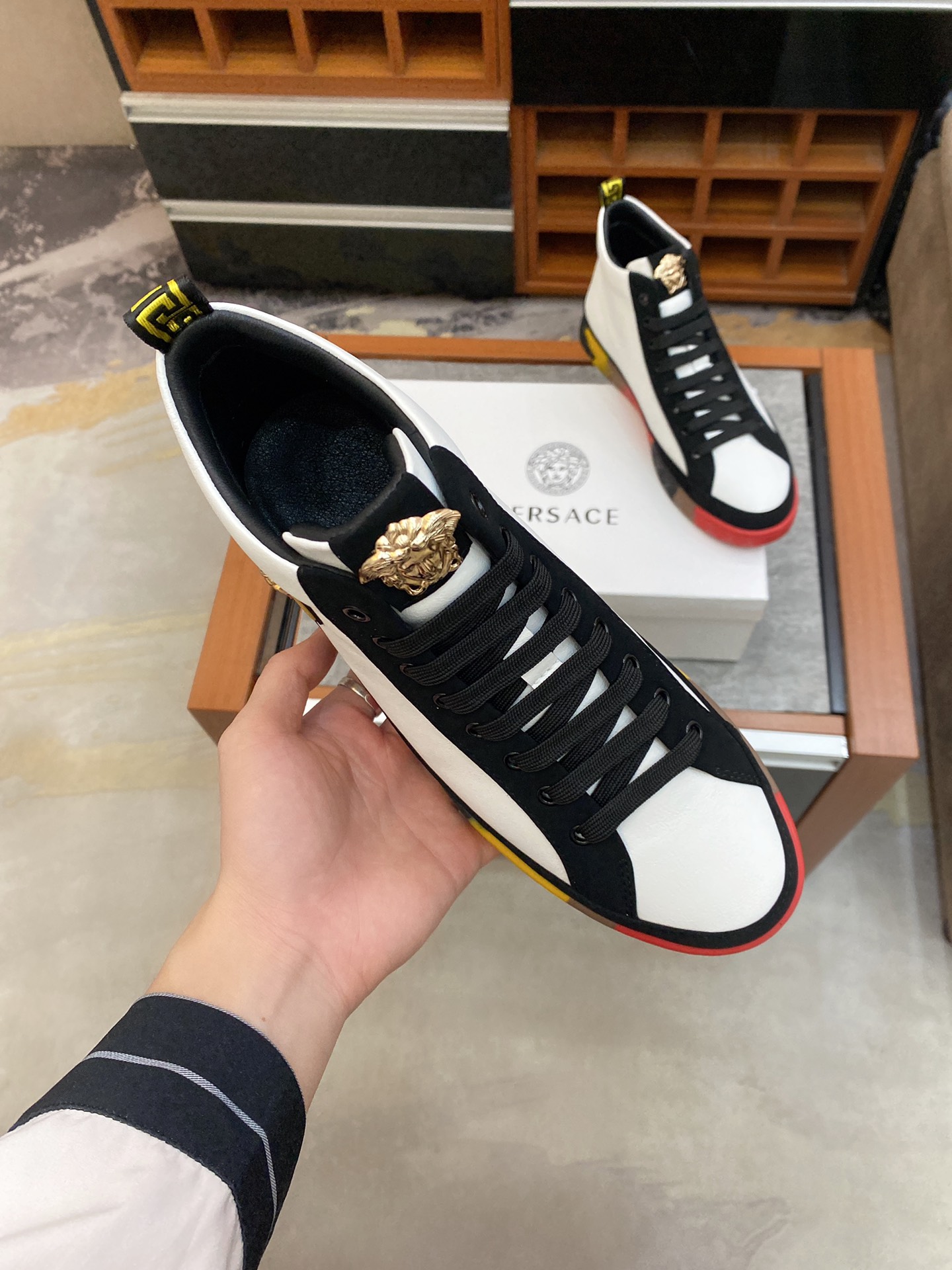 Versace Greca Sneaker 17 - vstockx