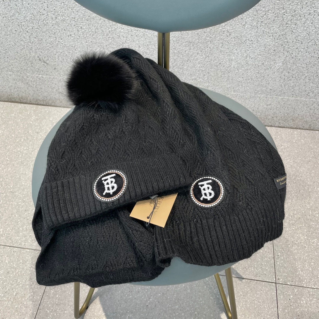 Hat & Scarf Burberry 2 - vstockx