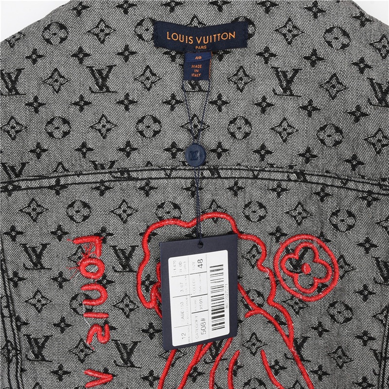 Clothes Louis Vuitton 1327 - vstockx