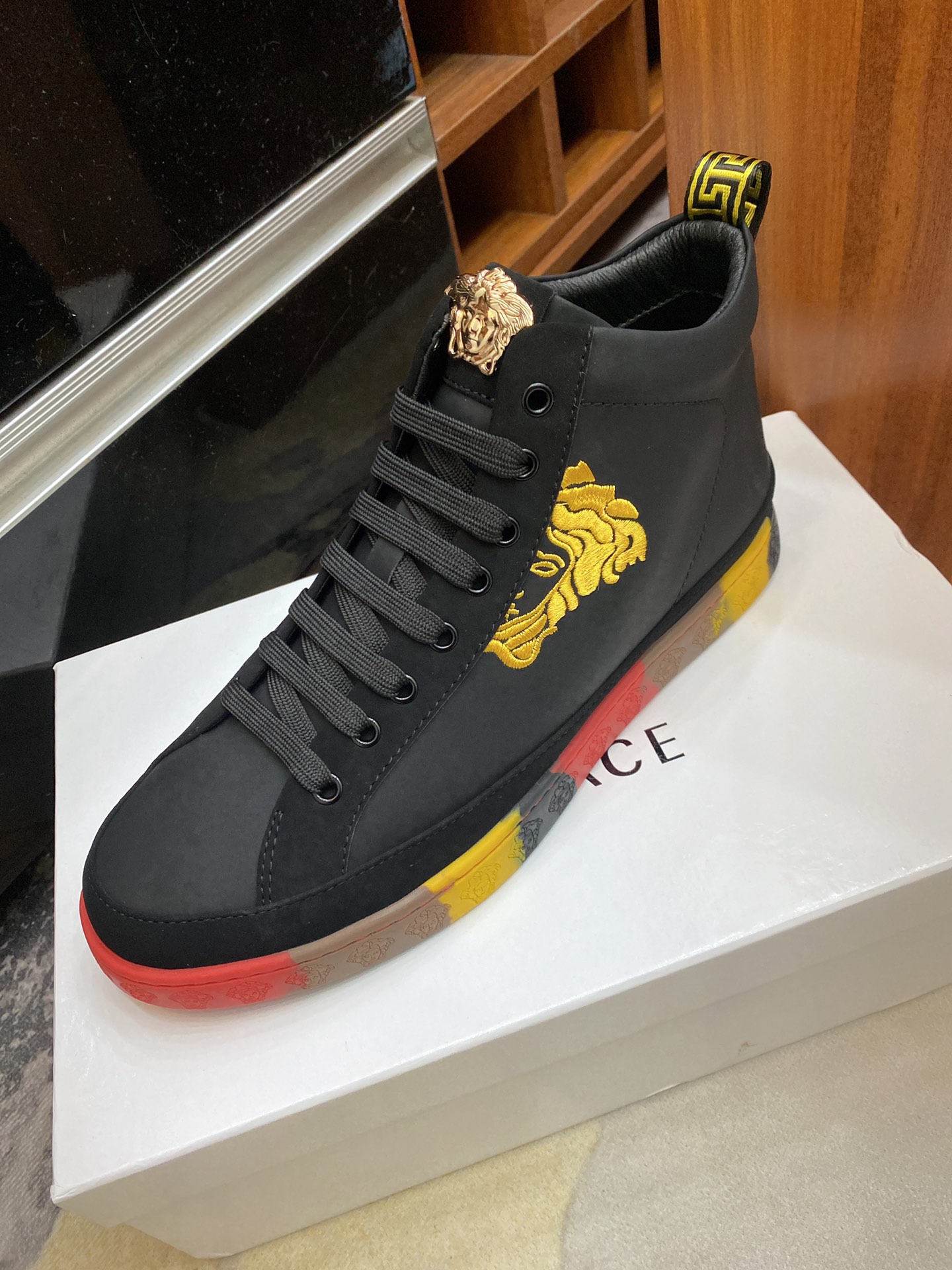 Versace Greca Sneaker 19 - vstockx