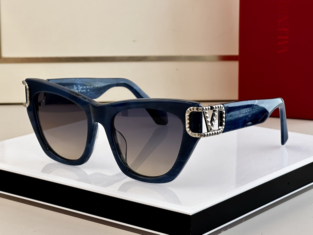 sunglasses Valentino VLS-198A - vstockx