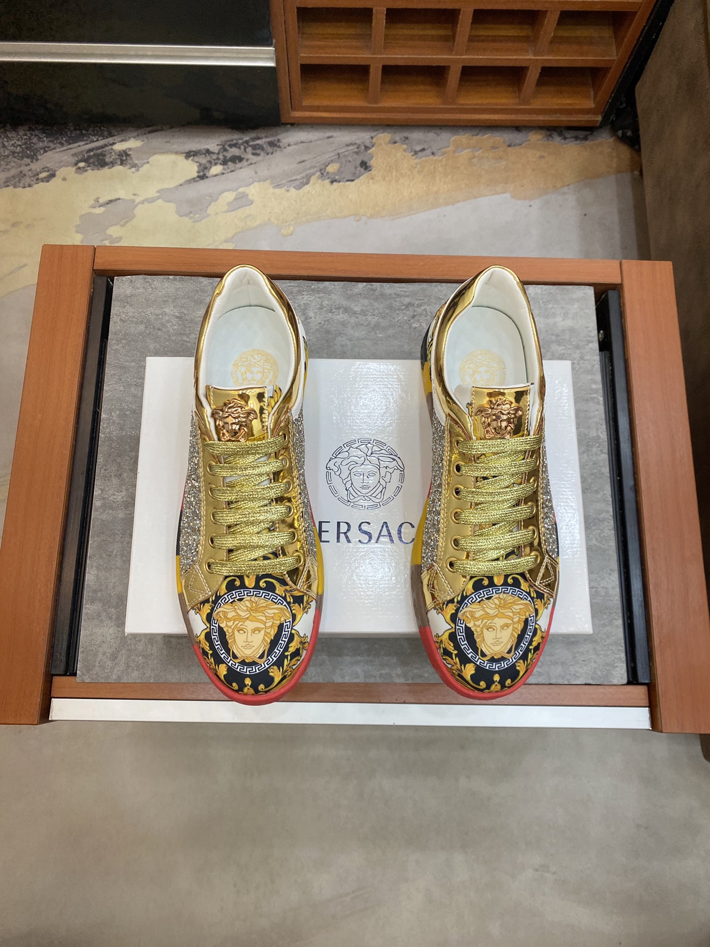 Versace Greca Sneaker 9 - vstockx