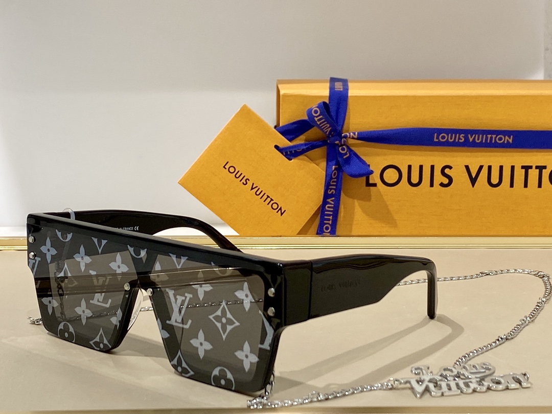 Sunglasses Louis Vuitton Waimea Z1583E SIZE:148-145 - vstockx