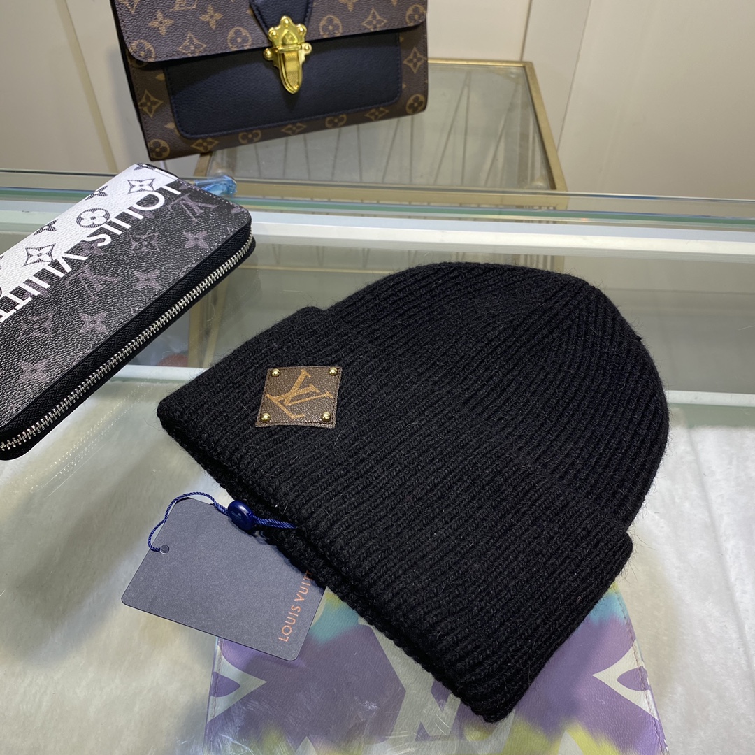 Hat & Scarf Louis Vuitton 3 - vstockx