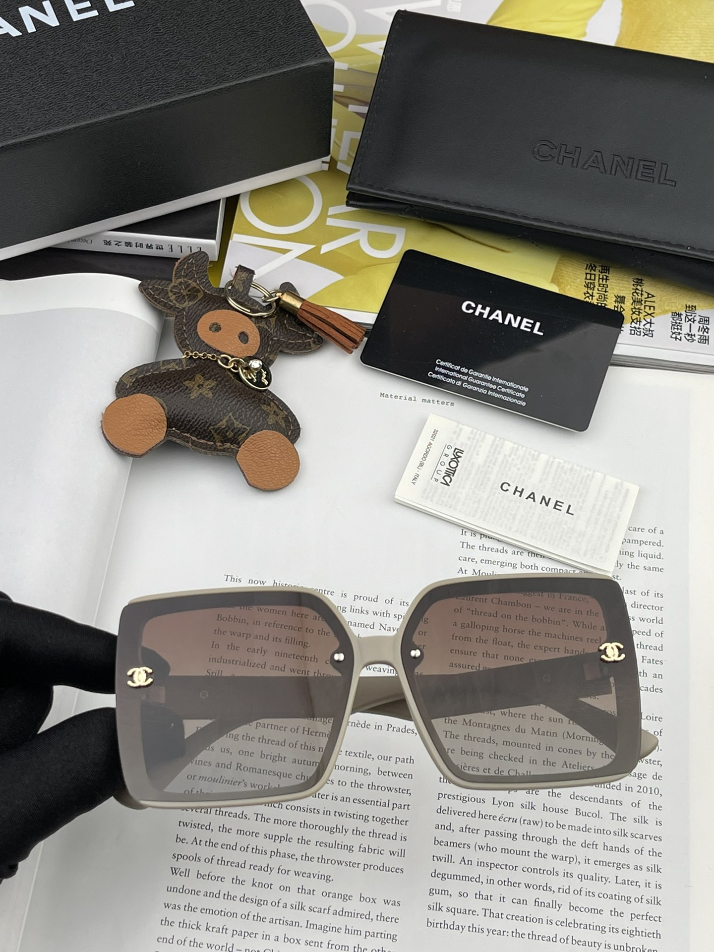 Sunglasses Chanel CH1825 - vstockx