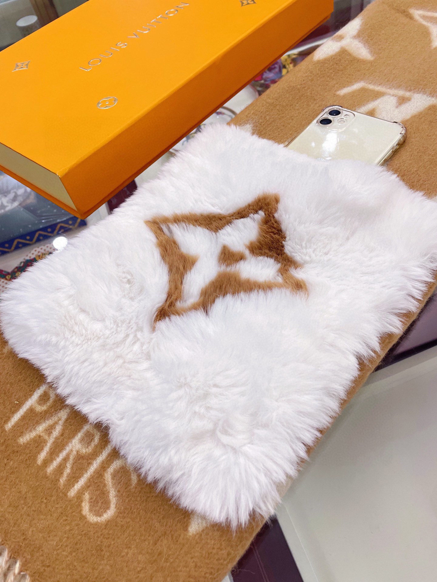 Streetwear Scarf LV 328792 SIZE:190 x 46cm - vstockx