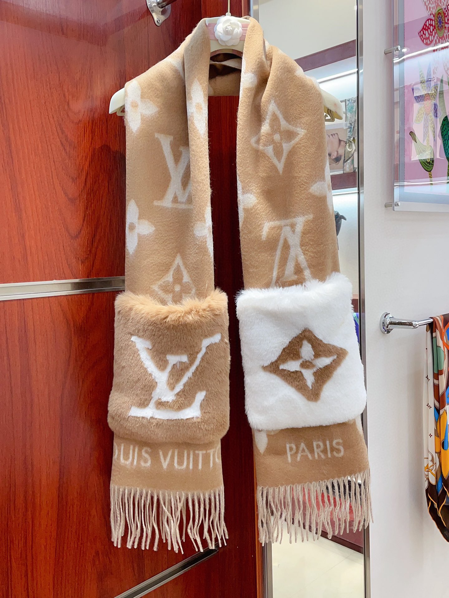 Streetwear Scarf LV 328792 SIZE:190 x 46cm - vstockx