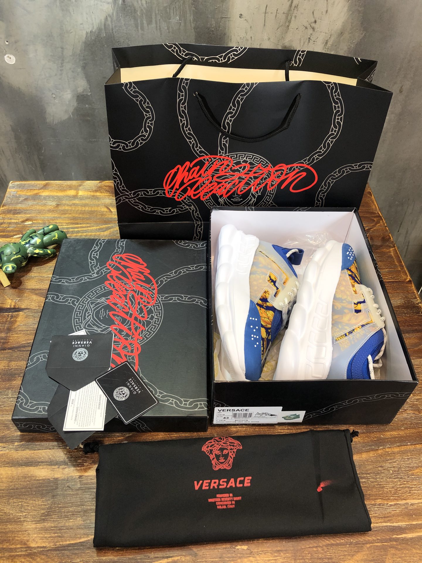 Versace Baroque Chain Reaction Bluette Gold - vstockx