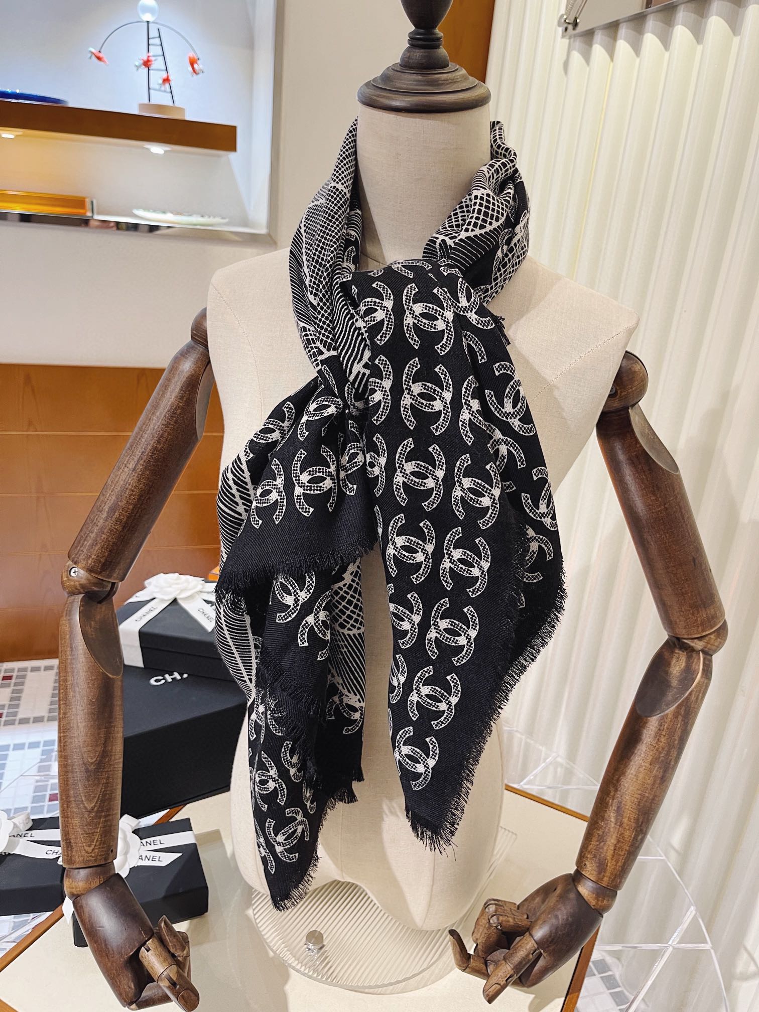 Streetwear Scarf CHANEL 328998 - vstockx