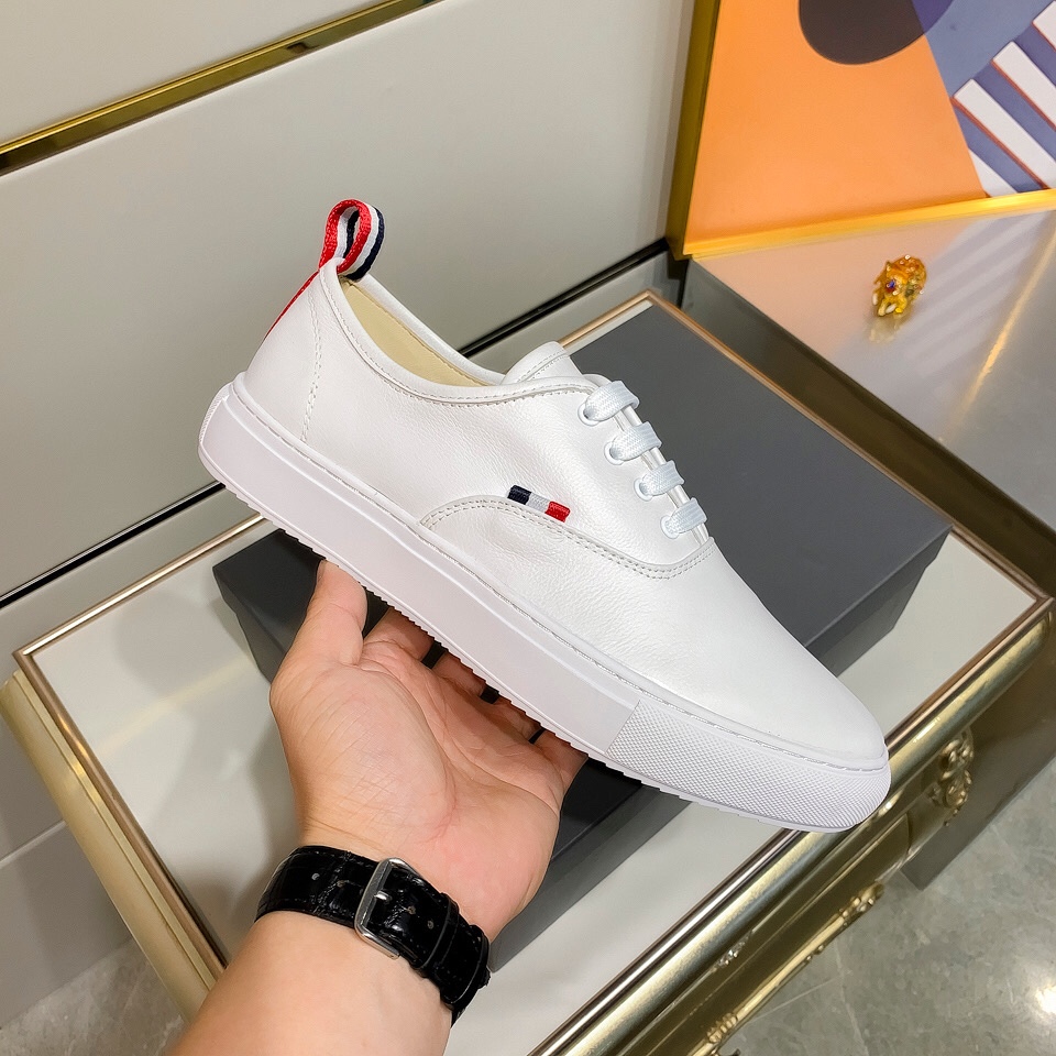 Thom Browne Low Top Sneaker 21 - vstockx