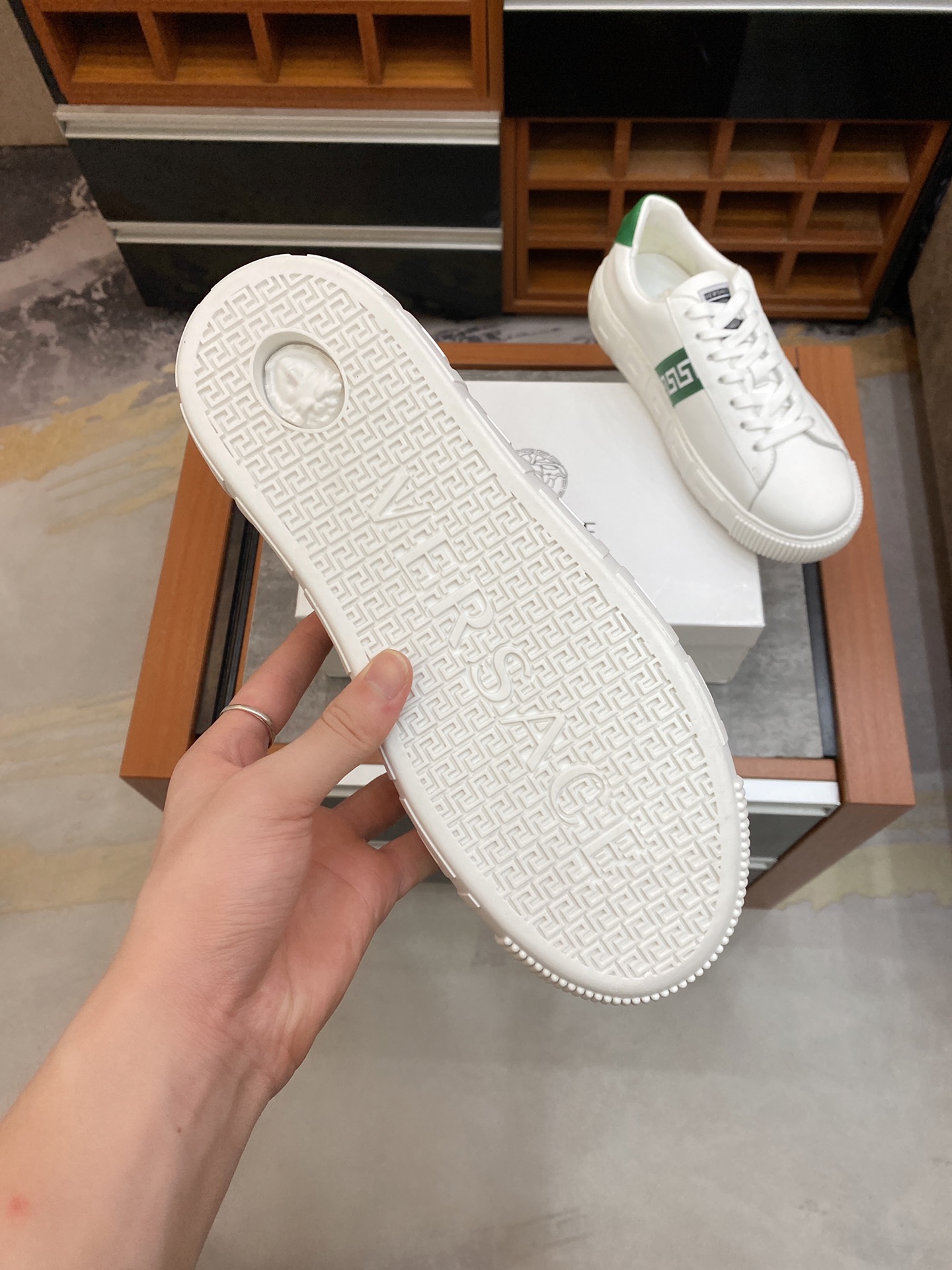 Versace Greca Sneaker 22 - vstockx
