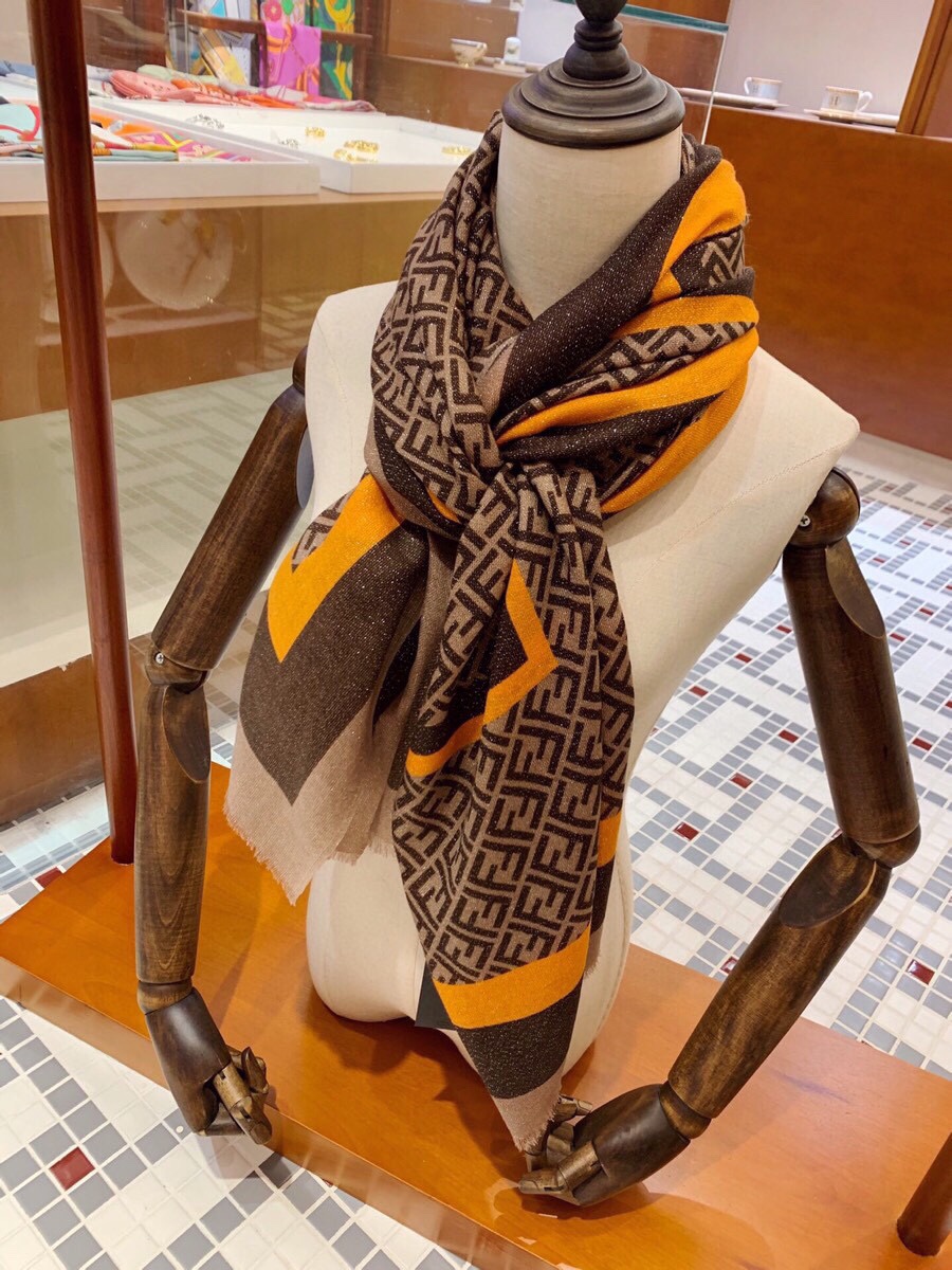 Streetwear Scarf FENDI 329000 SIZE:100*200cm - vstockx