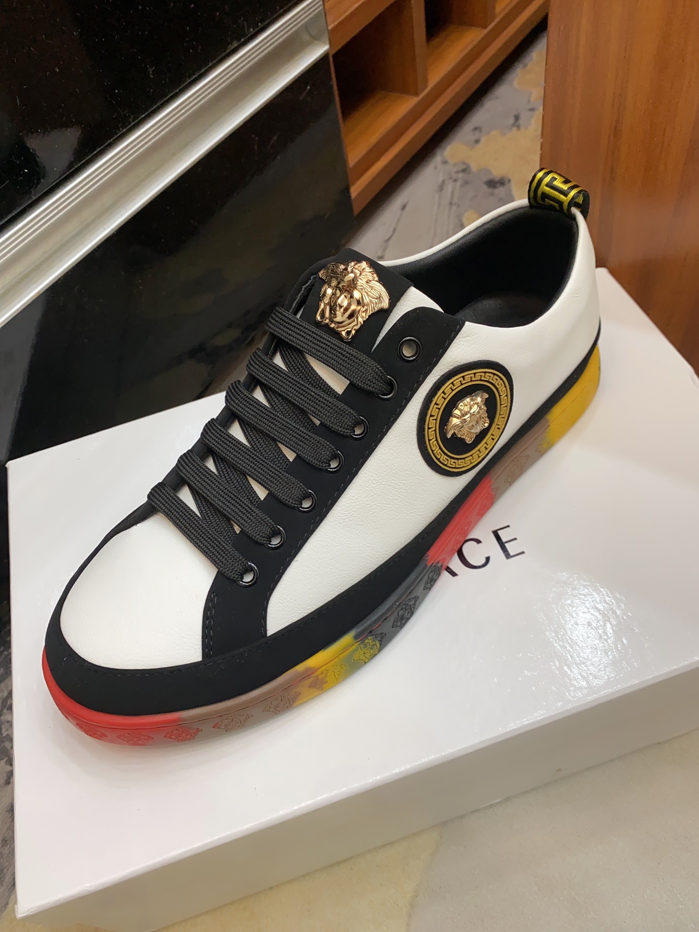 Versace Greca Sneaker 14 - vstockx
