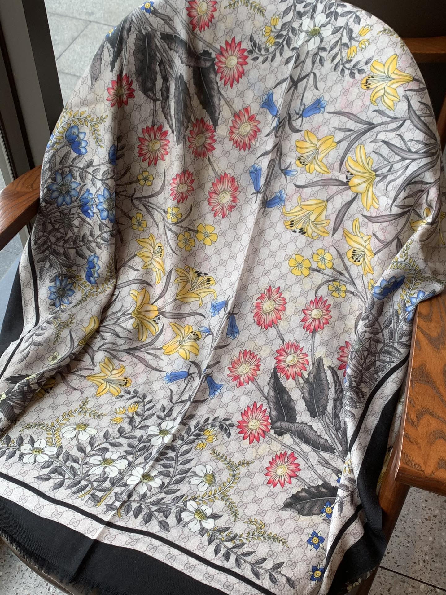 Streetwear Scarf GUCCI 328986 SIZE:110*200cm - vstockx