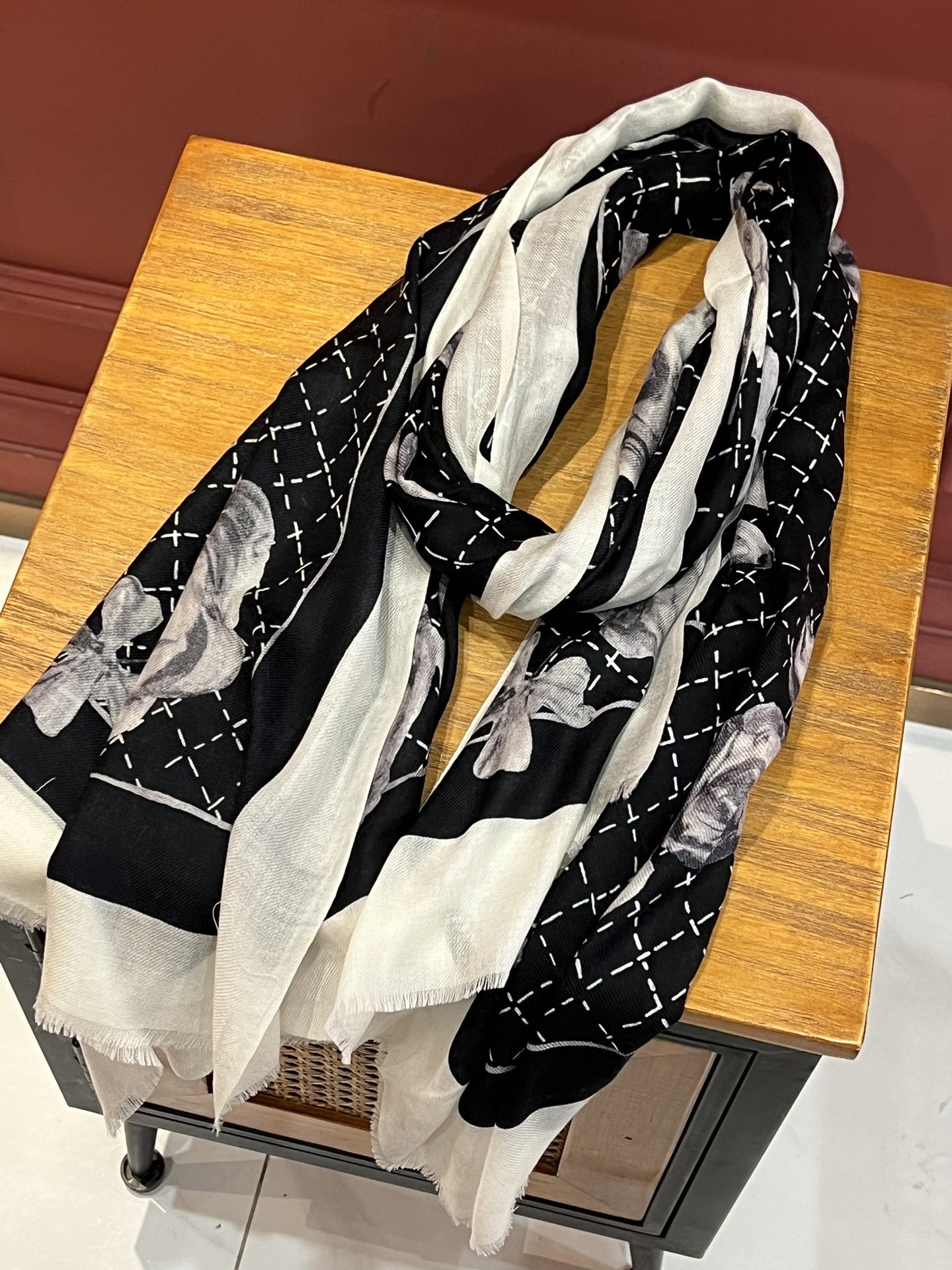 Streetwear Scarf CHANEL 328978 size:100×200cm - vstockx