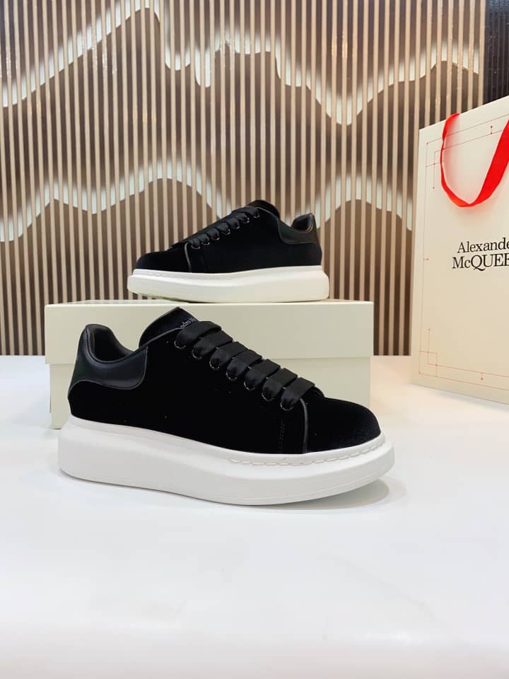 Alexander McQueen Oversized Smooth Black (Women's) - vstockx