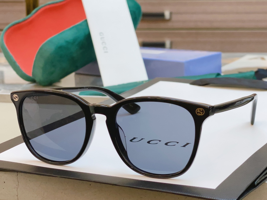 Sunglasses Gucci GG0154S size:53 19-150 - vstockx