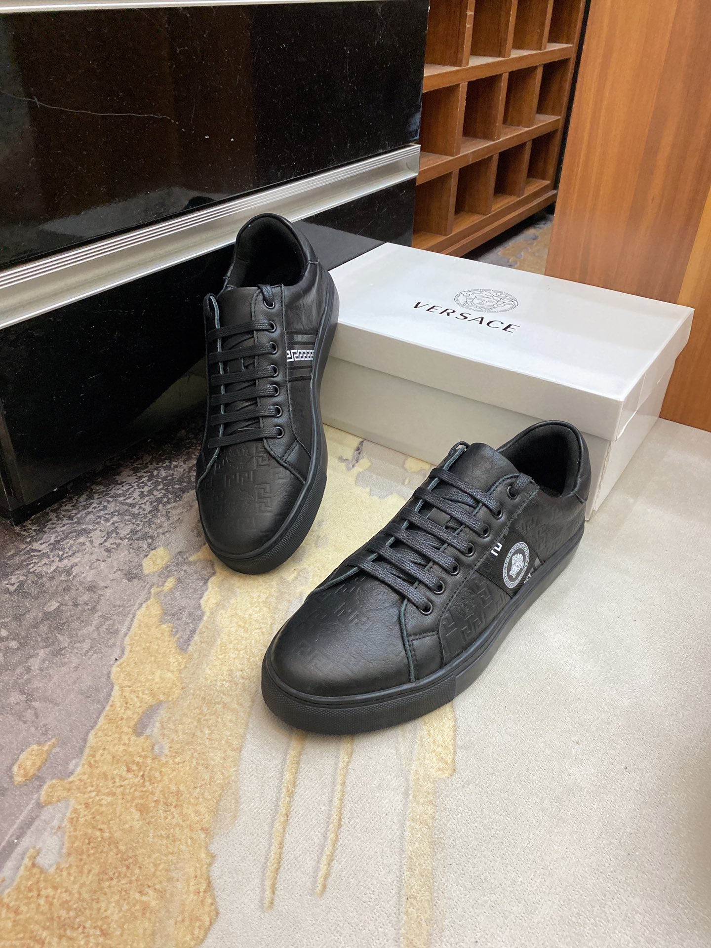 Versace Greca Sneaker 4 - vstockx